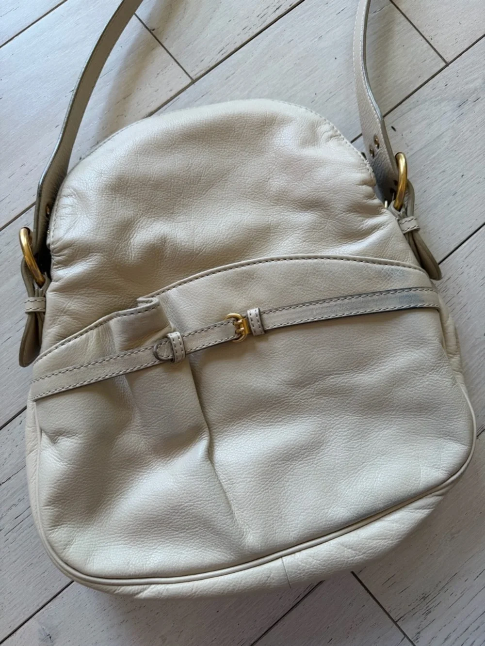 Marc Jacobs Cream Leather Shoulder Bag with Gold Hardware - Picture 10 of 11